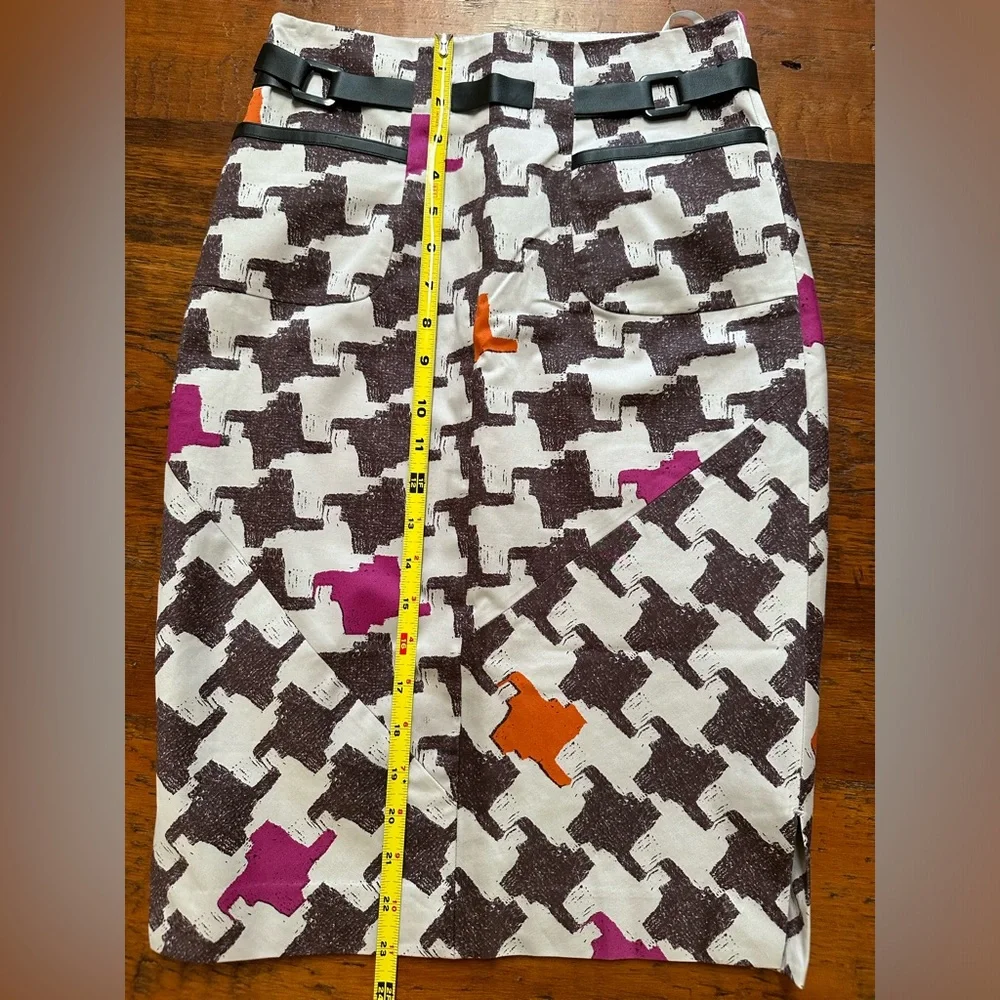 Ted Baker Houndstooth Pencil Skirt, Black Leather Belt & Trim, Ted size 1, US 4